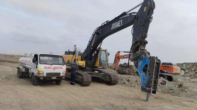 ALQUILER DE MINICARGADOR EXCAVADORA VOLQUETE TRACTOR RETROEXCAVADORA RODILLO ETC