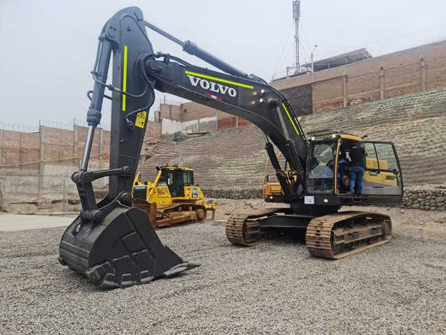 VENTA DE EXCAVADORA SOBRE ORUGAS VOLVO EC350 DEL 2019 Y 2020