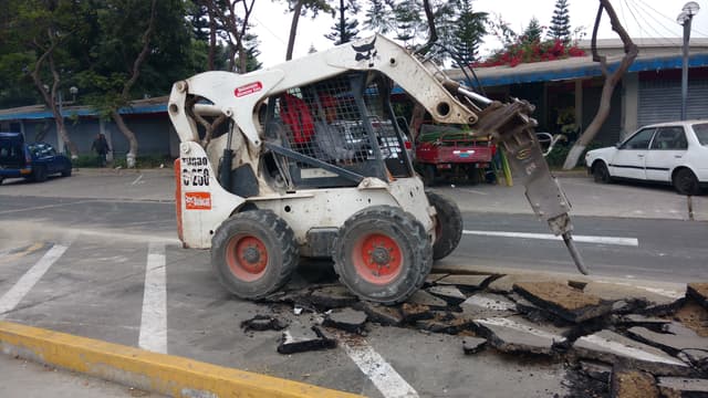 DEMOLICIÓN DE LOSAS PISTAS Y VEREDAS 