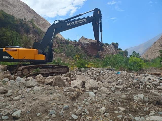 Excavadora hyundai robex 250 año 2011